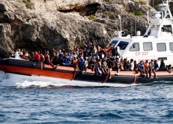 Erdek açıklarında 120 sistemsiz göçmen yakalandı