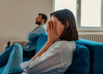 Eşini ailesiyle görüştürmeyen koca tam kusurlu bulundu