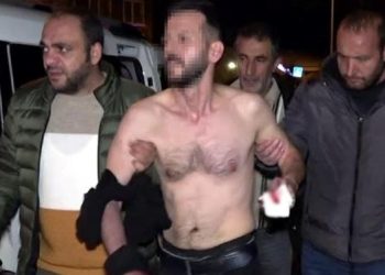 Eski eşini ve sevgilisini bıçakladı: Kendisini de yaraladı