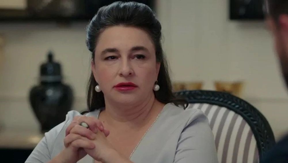 Esra Dermancıoğlu takipçilerini geçmişe götürdü: Çok hoşuz