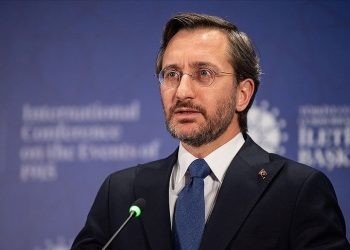Fahrettin Altun: Gazze’de bağlantının kesilmesi kabul edilemez