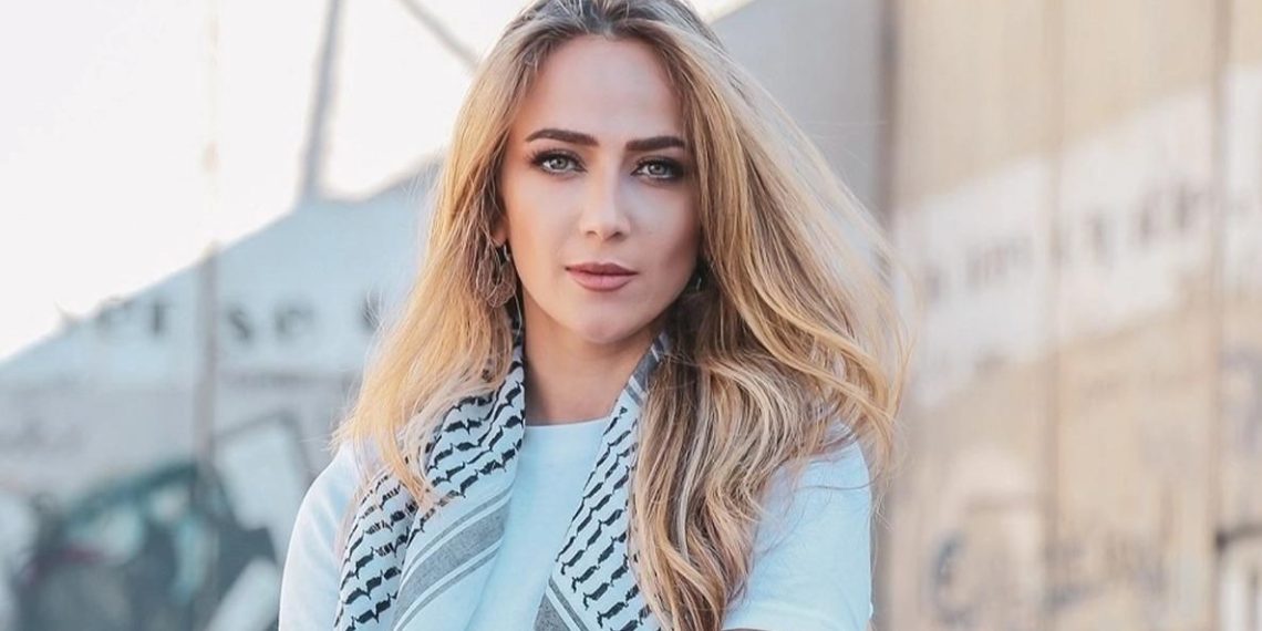 Filistin’i desteklediği için gözaltına alınan şarkıcı özgür bırakıldı