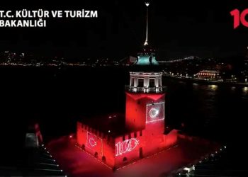 Galata Kulesi ile Kız Kulesi’ndeki ışık şovları 10 Kasım’a kadar sürecek