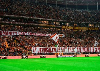 Galatasaray taraftarından Filistin için manalı pankart