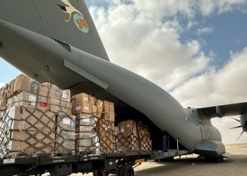 Gazze’ye yardım gereçleri taşıyan iki uçak daha Mısır’a gönderildi