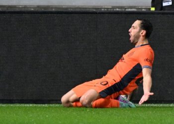 Hakan Çalhanoğlu, İtalya’da oynayan birinci Türk futbolcunun rekoruna ortak oldu