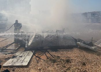 Hatay’da yardım gereçleri bulunan konteyner yandı