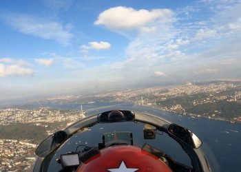 Havadaki 100. yıla özel şov kokpitten görüntülendi