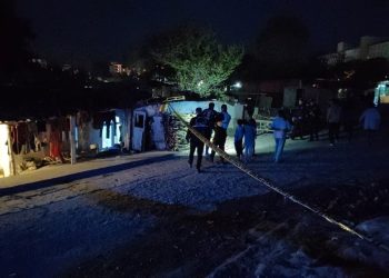 Hengamede tüfekle açılan ateşte meskeninin önünde oturan gebe bayan öldü