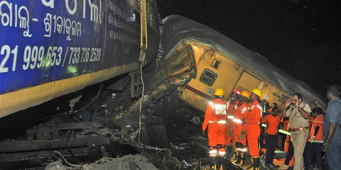 Hindistan’ın Andra Pradeş eyaletindeki tren kazasında meyyit sayısı 13’e yükseldi