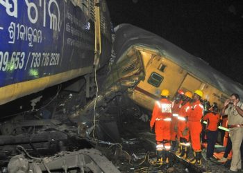Hindistan’ın Andra Pradeş eyaletindeki tren kazasında meyyit sayısı 13’e yükseldi