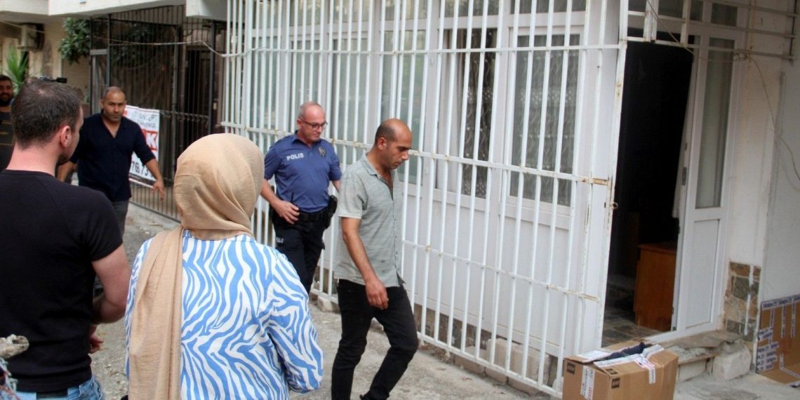 İcra memurlarını akaryakıt bidonuyla engellemeye çalıştı