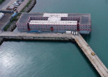 İngiltere’de bakteri nedeniyle boşaltılan “göçmen gemisi”ne dönüşler başladı