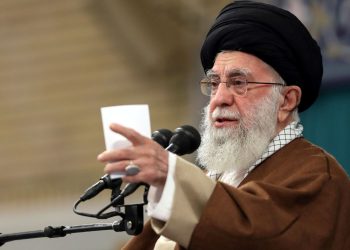 İran başkanı Hamaney’den sert ikaz: Akınlar durmazsa direniş güçleri harekete geçer