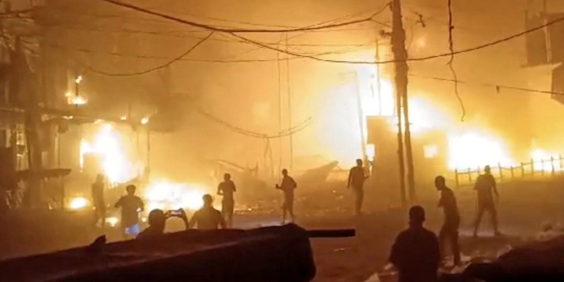 İsrail, Gazze’de Nuseyrat Mülteci Kampı’ndaki çarşıyı bombaladı