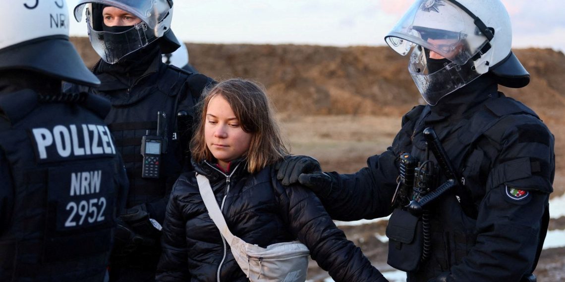 İsrail, Gazze’ye takviye veren Greta Thunberg’i müfredattan siliyor