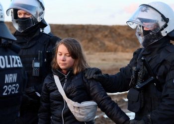 İsrail, Gazze’ye takviye veren Greta Thunberg’i müfredattan siliyor