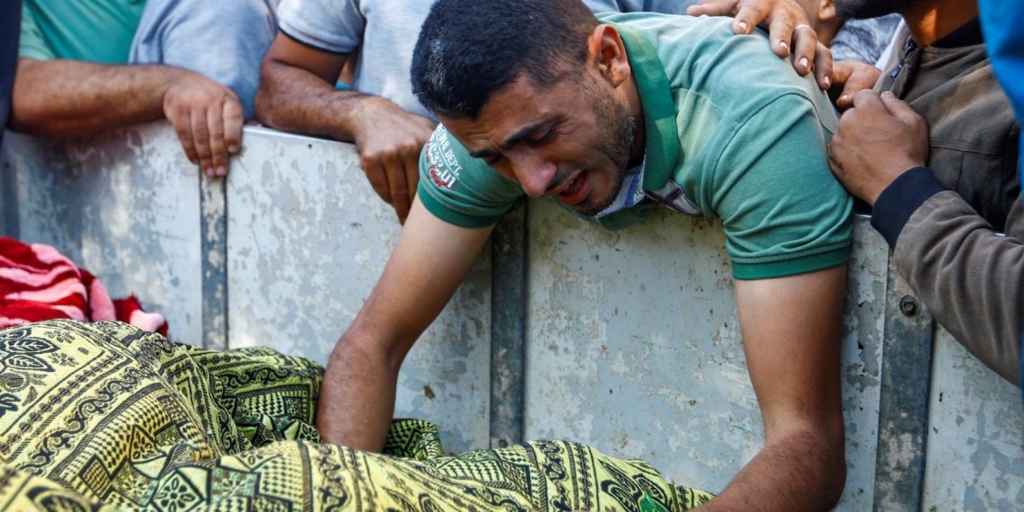 İsrail’in Gazze’ye düzenlediği hücumlarda can kaybı 8 bin 796’ya yükseldi