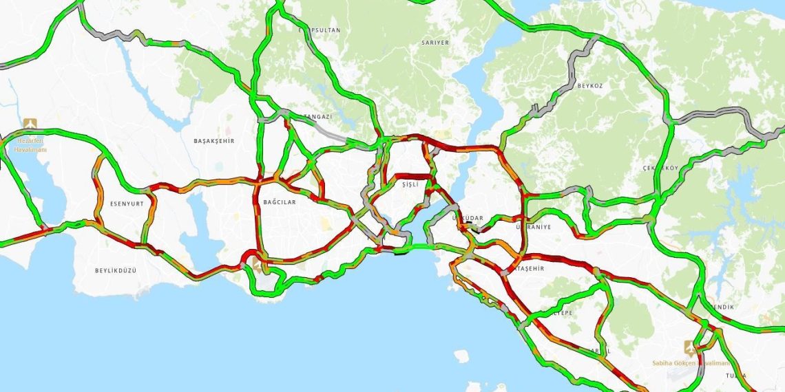 İstanbul’da iş çıkışı trafik yoğunluğu