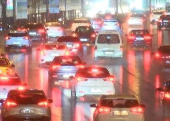 İstanbul’da yağış trafiği olumsuz etkiledi