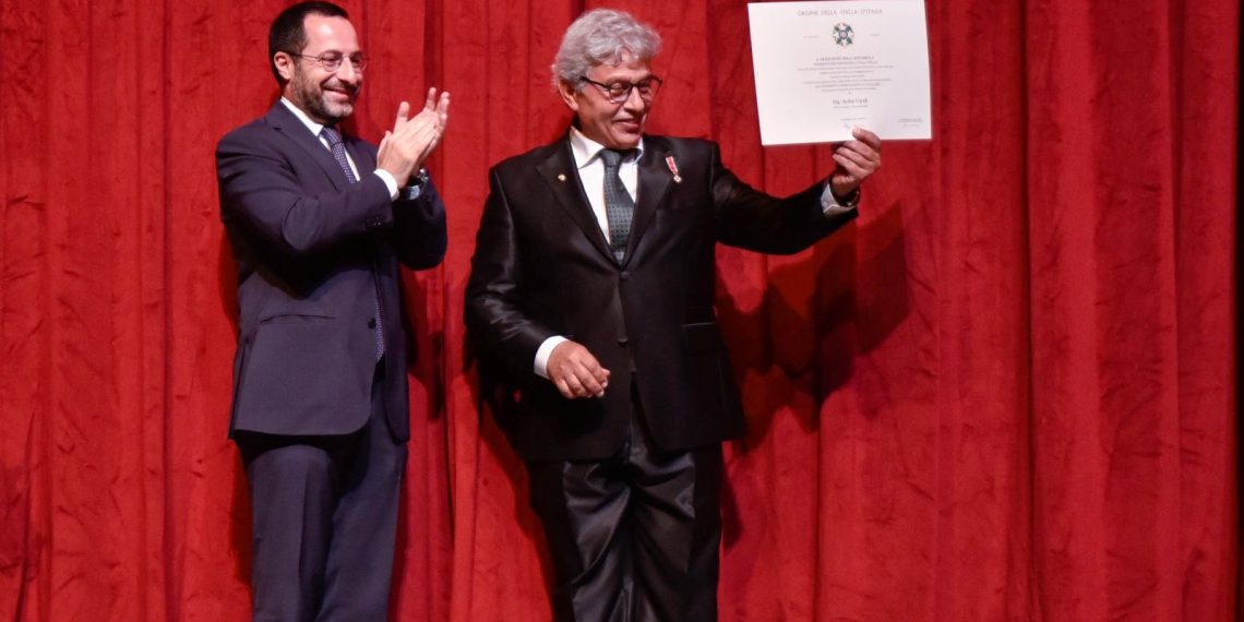 İZDOB Sanat Direktörü Aydın Uştuk’a “İtalya Yıldızı” nişanı verildi