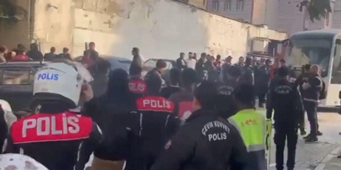 İzmir’de kaçak göçmen operasyonu