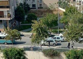 İzmir’de minibüsün açık kalan kapısından düşen bayan öldü