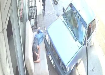 Kanepede uyurken mevtten döndü