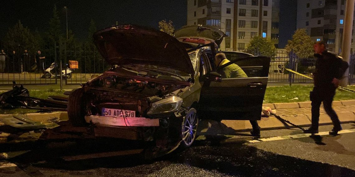 Kayseri’de araba, TIR’la çarpıştı: 1  ölü, 2 yaralı