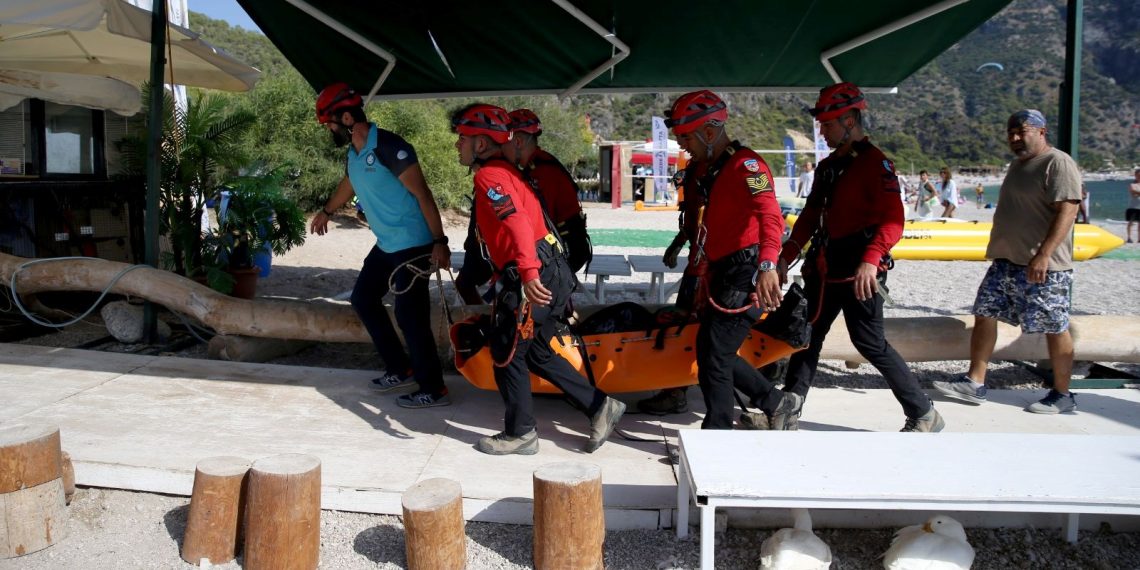 Kelebekler Vadisi’nde kayalıklara düşen paraşüt pilotu öldü