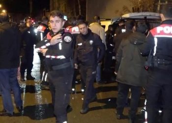 Kendisine hırsız diyen kişiyi ailesinin gözü önünde bıçakladı