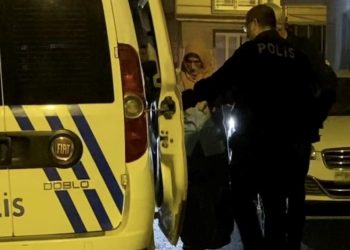 Kendisine küfreden kocasını bıçakladı: İhbarda bulunup teslim oldu