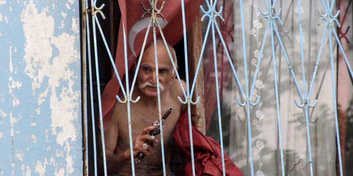 ”Komando dede” karısını baltayla öldürdü