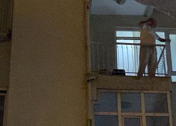 Komşuları şikayet etti: Polisler gelince başına silah dayadı