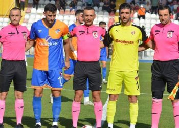 Lisanı boğazına kaçan kaleciyi maçın hakemi hayata döndürdü