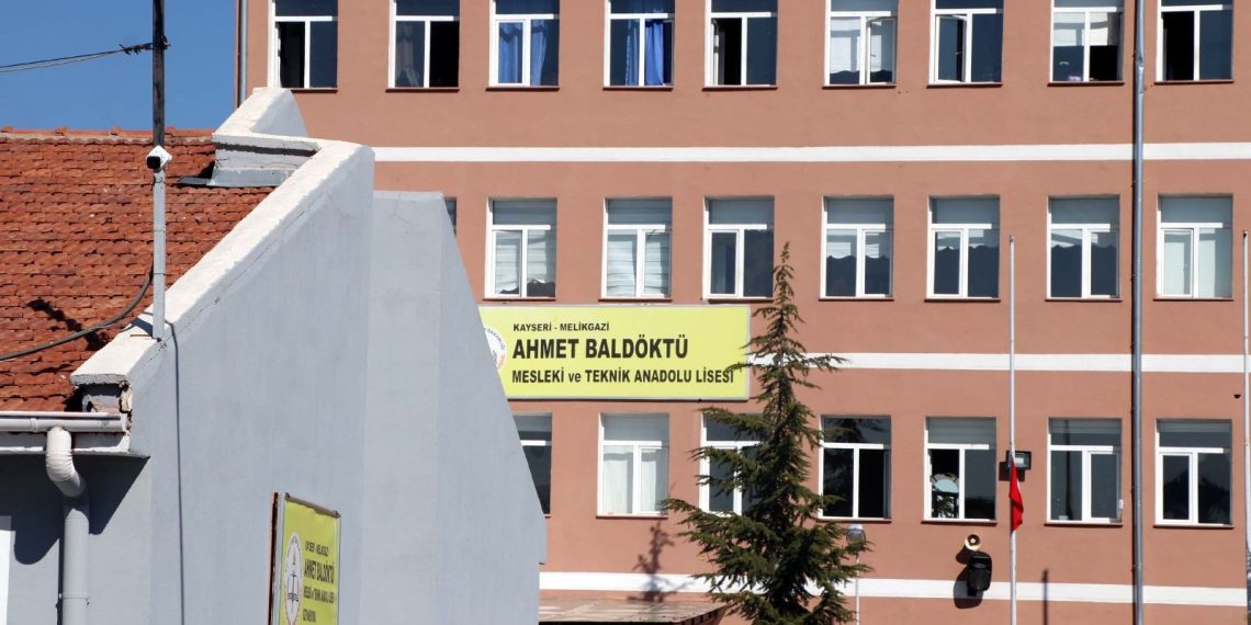 Lisede zehirlenme paniği