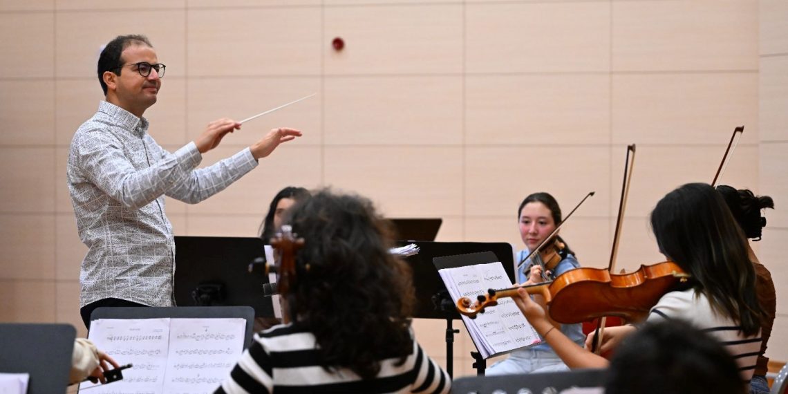 Londra Oda Orkestrası’nın Cumhuriyet’in 100. yılı konserini Türk şef yönetecek