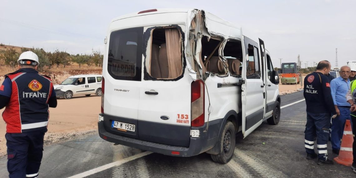 Mardin’de yolcu minibüsü ile kamyon çarpıştı: 1’i ağır 5 yaralı