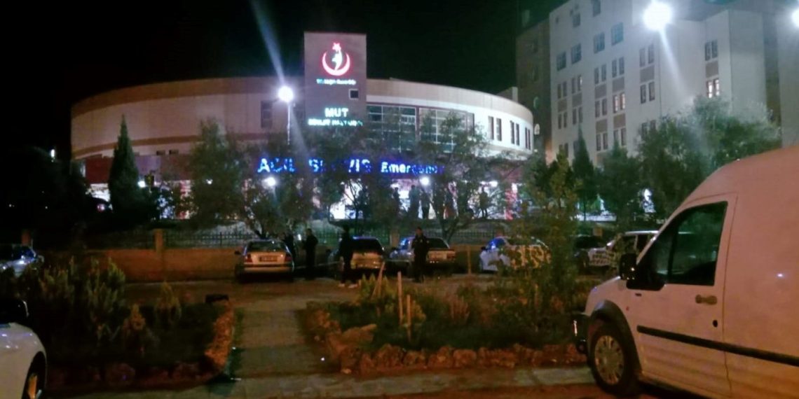 Mersin’de boşanma etabındaki eşini öldüren kişi, tıpkı silahla intihar etti