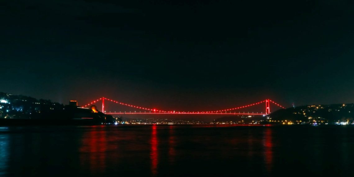 Müzeler, antik kentler ve köprüler Kızılay kırmızısına büründü