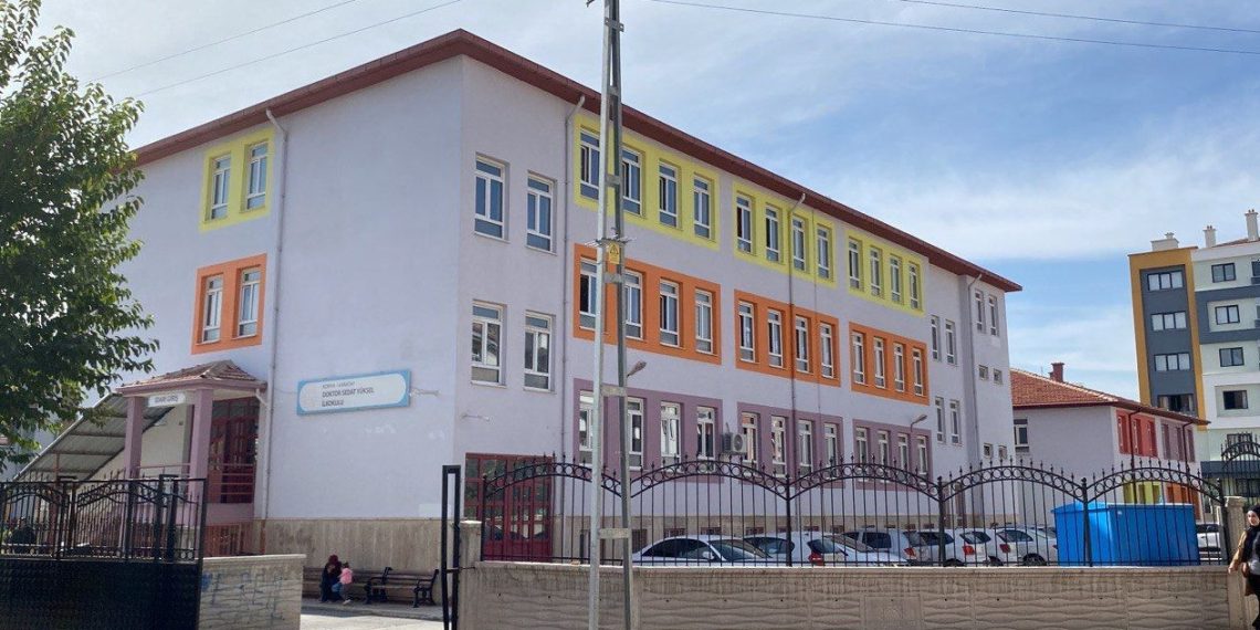 Öğrencinin dayısından öğretmene dayak