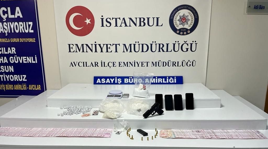 Otel odasındaki uyuşturucu satıcılarına operasyon