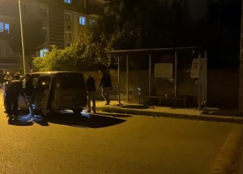 Otobüs durağında oturanlara ateş açıldı: 3 yaralı