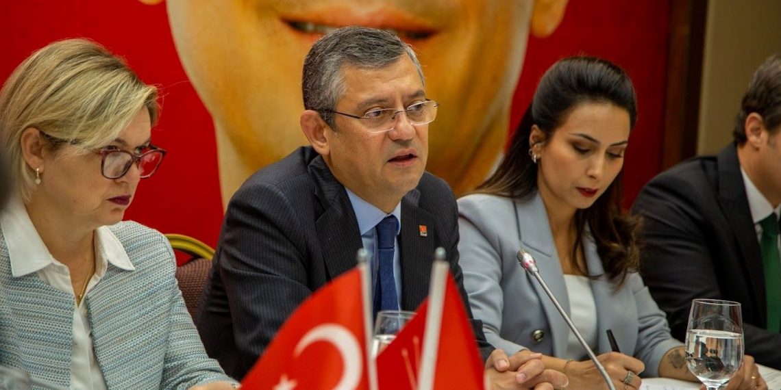Özgür Özel’den kurultay açıklaması: Çoğunluk değişimden yana, favori biziz