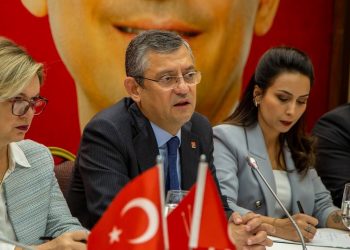 Özgür Özel’den kurultay açıklaması: Çoğunluk değişimden yana, favori biziz