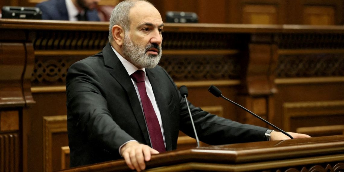 Paşinyan: Ülkemdeki Rus varlığı avantaj sağlamıyor