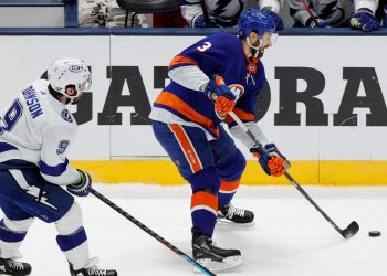 Rakibinin pateni boynunu kesti: Buz hokeyi oyuncusu hayatını yitirdi