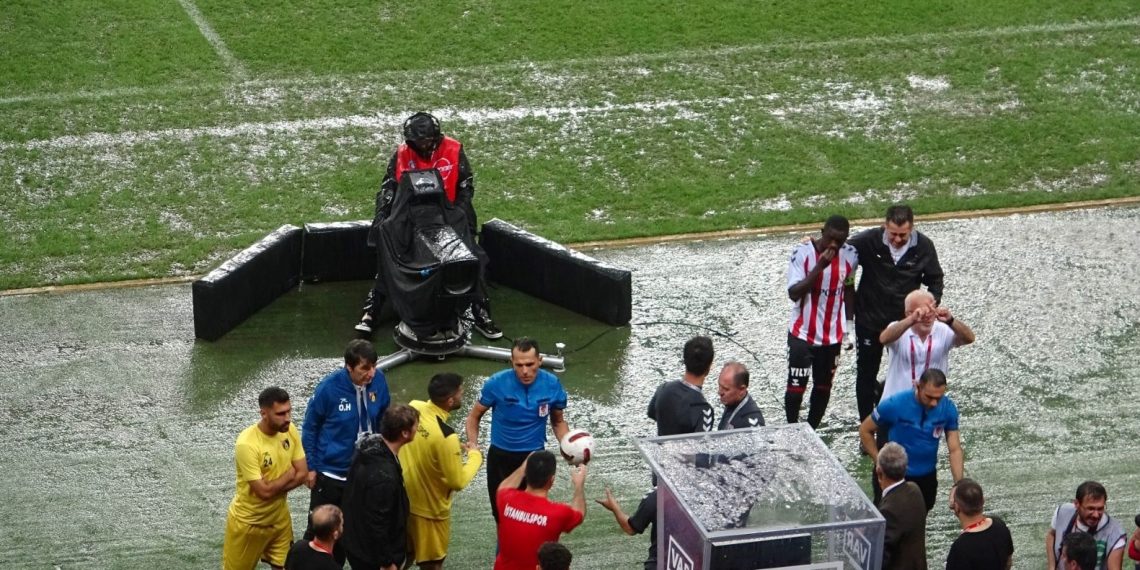 Samsunspor ile İstanbulspor erteleme maçına çıkıyor