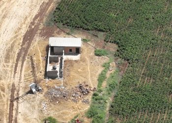 Şanlıurfa’da kaçak trafoları sökmek isteyen takıma taşlı akın