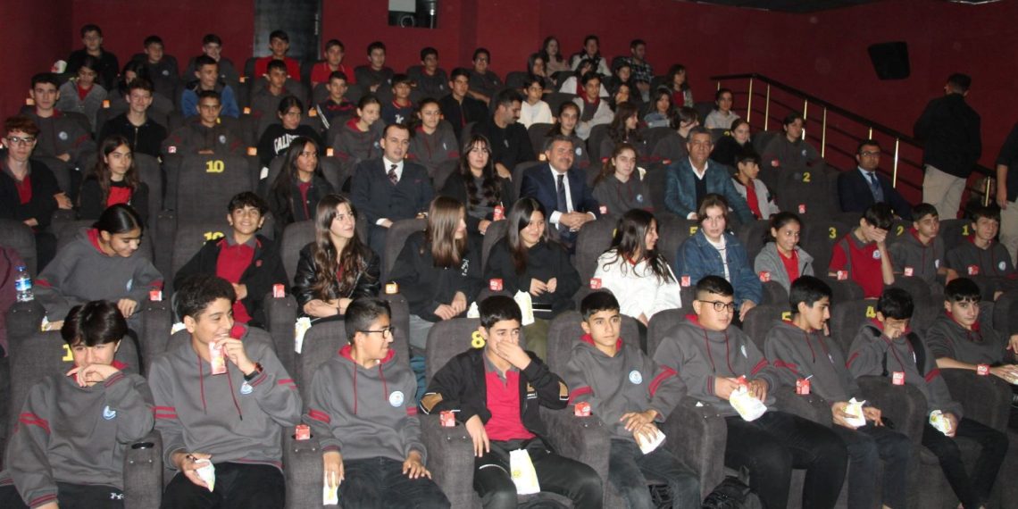 Şırnak’ta “Sinemaya Gitmeyen Öğrenci Kalmasın Projesi”